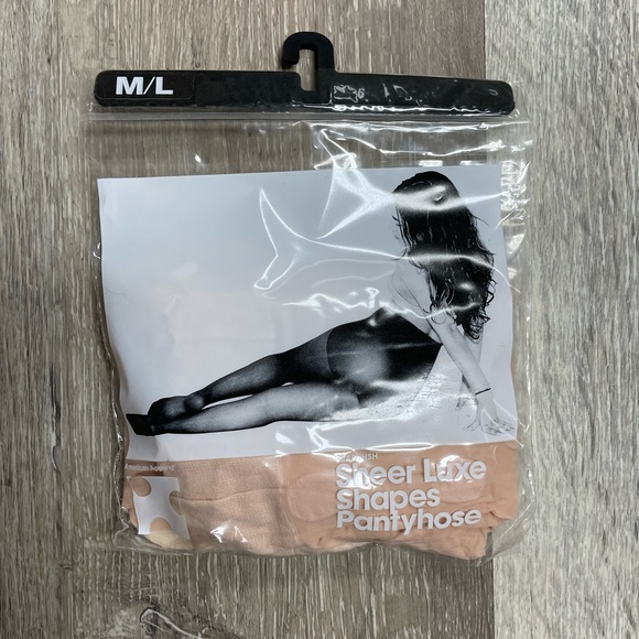 American Apparel sheer luxe shapes pantyhose, size M/L in nude polka dot. - Picture 2 of 6